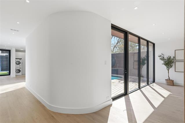 Building Photo - 6822 Victoria Ave