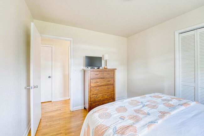 Building Photo - 312 Crestview Dr