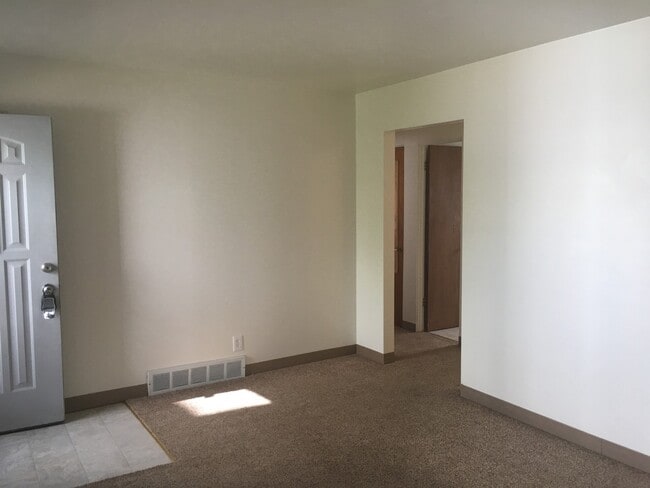 Building Photo - Central Air 2 Bedroom