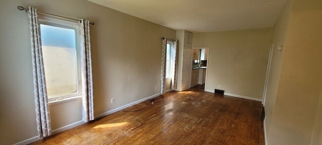Building Photo - 3 Bedroom House