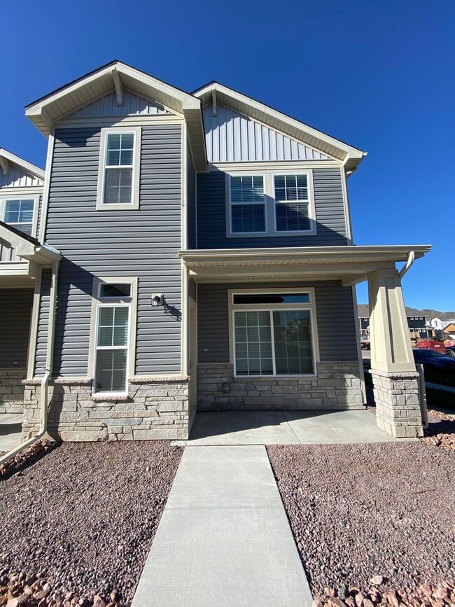 Building Photo - Beautifully built townhome in Banning Lewi...