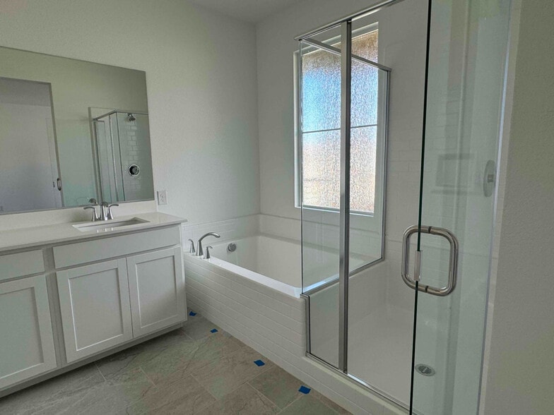 Building Photo - 2552 Venetia Pointe St