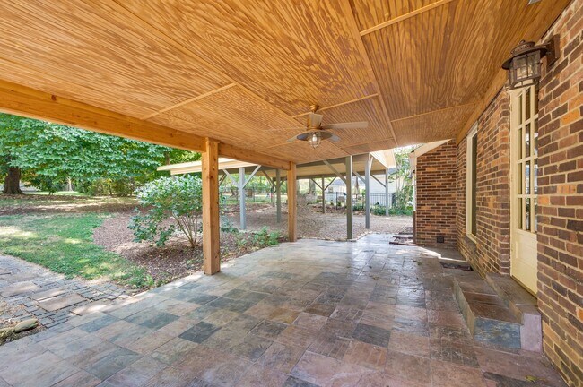 Building Photo - 5040 Stillwood Dr