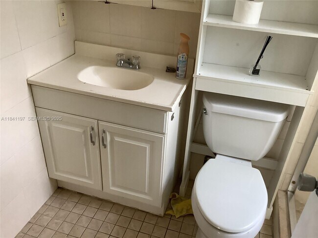 Building Photo - 60 Windsor C