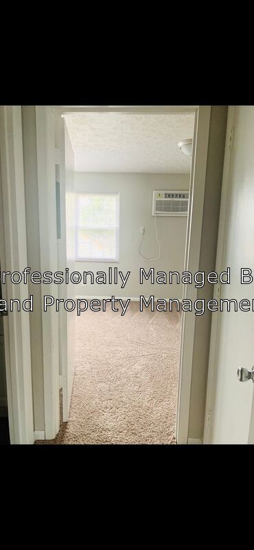 Building Photo - 206 Dahlia Dr