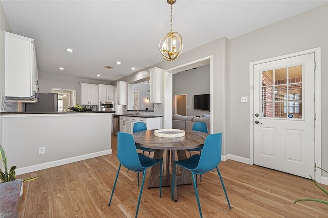 Building Photo - 3329 Oak Dale Way