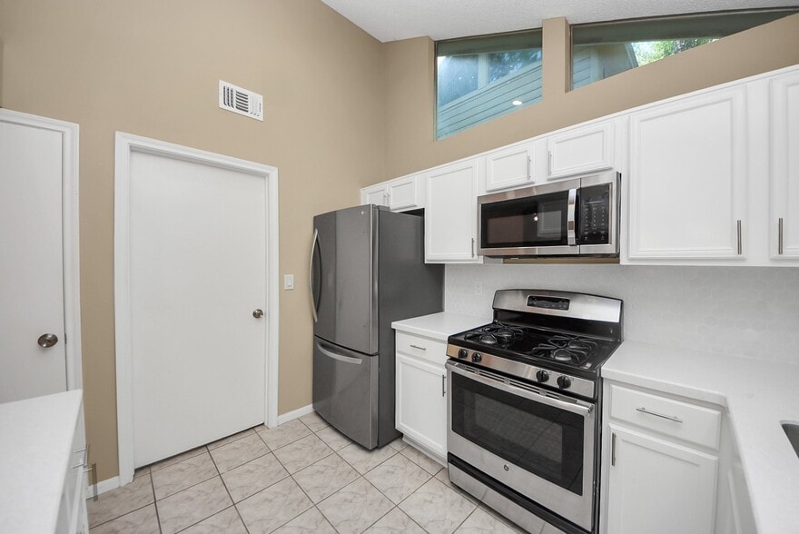 Building Photo - 15 Brentwood Oaks Ct