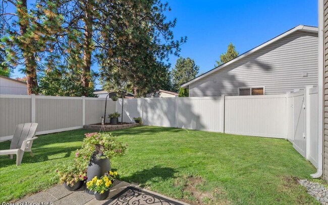 Building Photo - 4995 N Tasman Dr