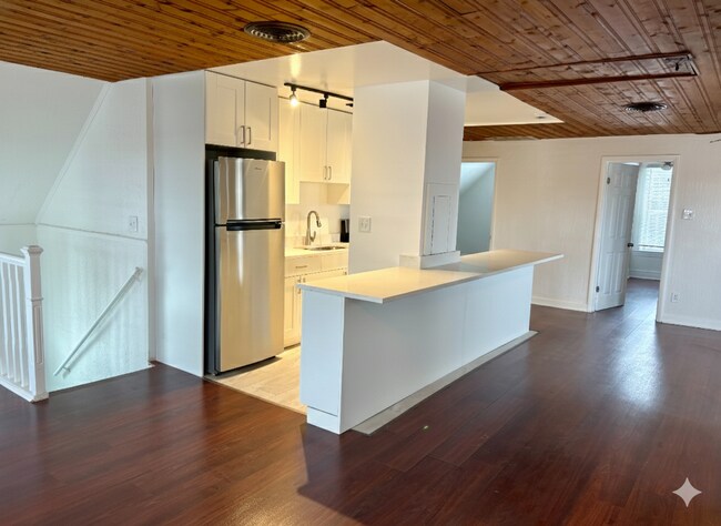 Building Photo - 7635 W Foster Ave