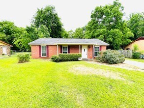 Building Photo - ** 3 Bed 1 Bath located in Woodley Park * ...