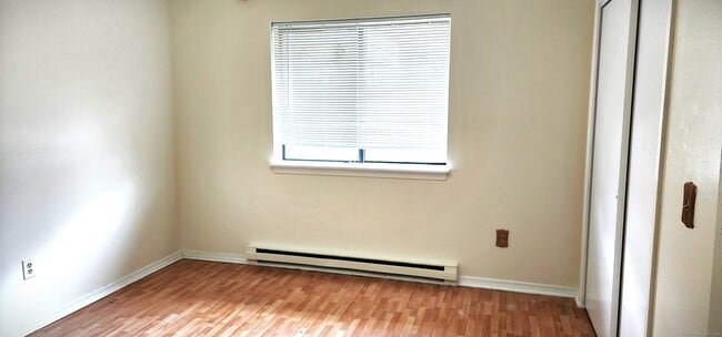 Building Photo - 260 Scott Rd