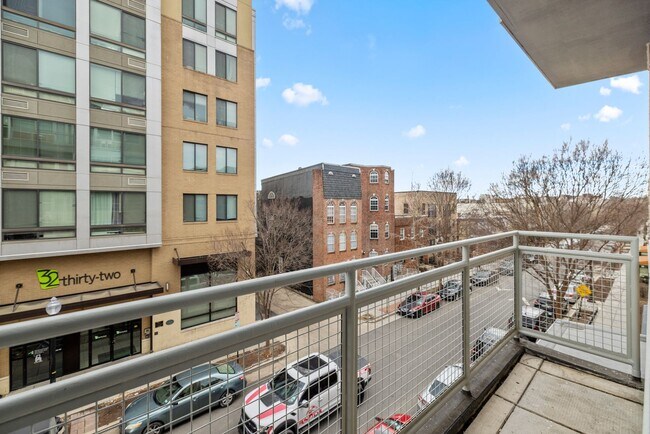 Building Photo - 701 Lamont St NW