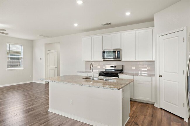 Building Photo - 120 Longmount Cv