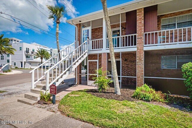 Building Photo - 22 Comares Ave
