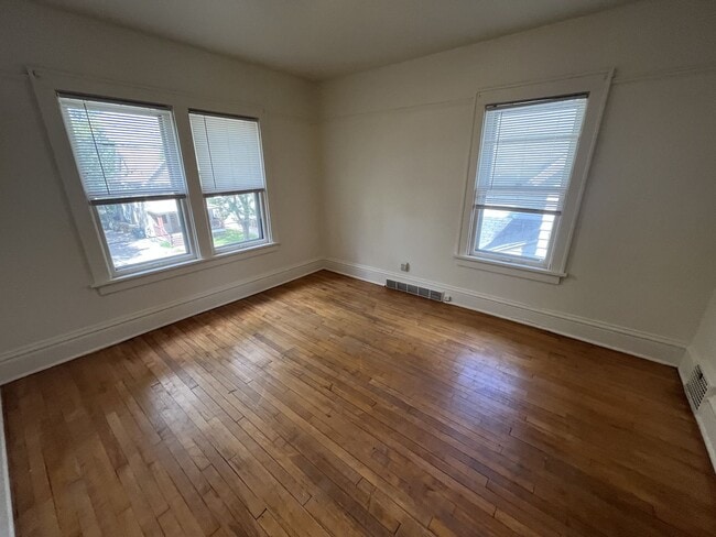 Building Photo - 5 Bed / 2 Bath House Located Downtown Madi...