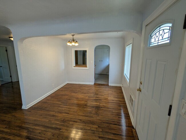 Building Photo - 285 Kenwood Ave NE