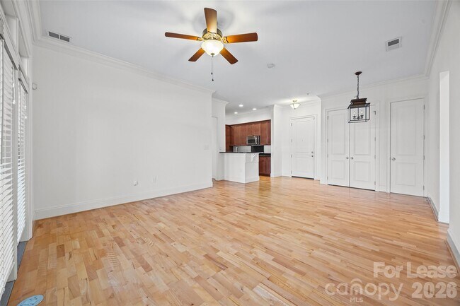 Building Photo - 2938 Selwyn Ave