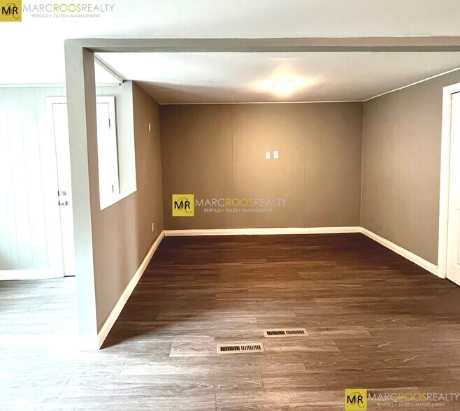 Building Photo - 211 Maverick St