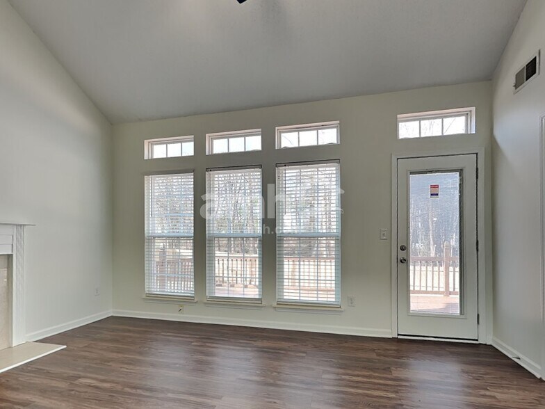 Building Photo - 8616 Warwick Crest Ln
