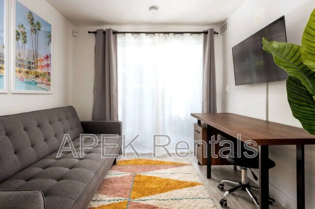 Building Photo - 547 N Sunrise Way