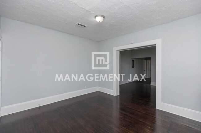 Building Photo - 350 W 25th St