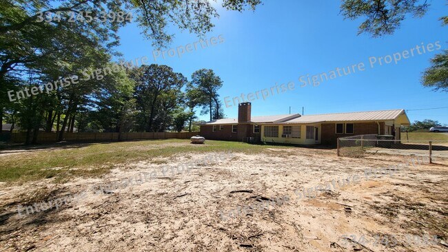 Building Photo - 2500 Neal Metcalf Rd
