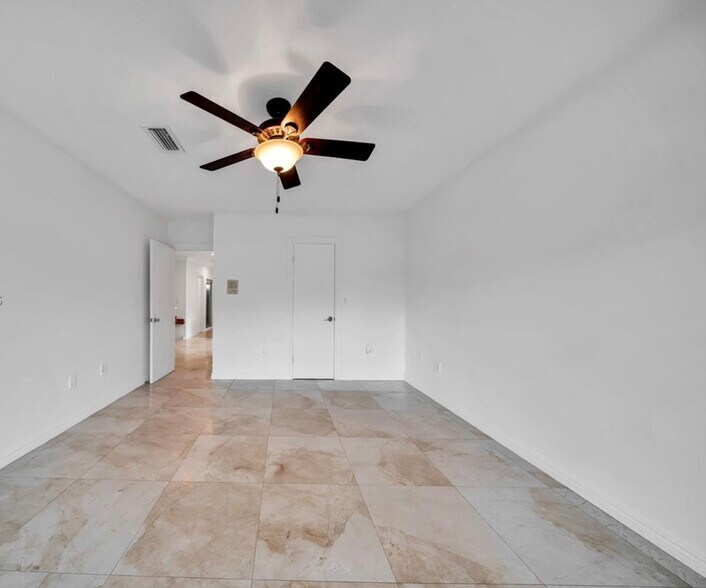 Building Photo - 4000 Alhambra Cir