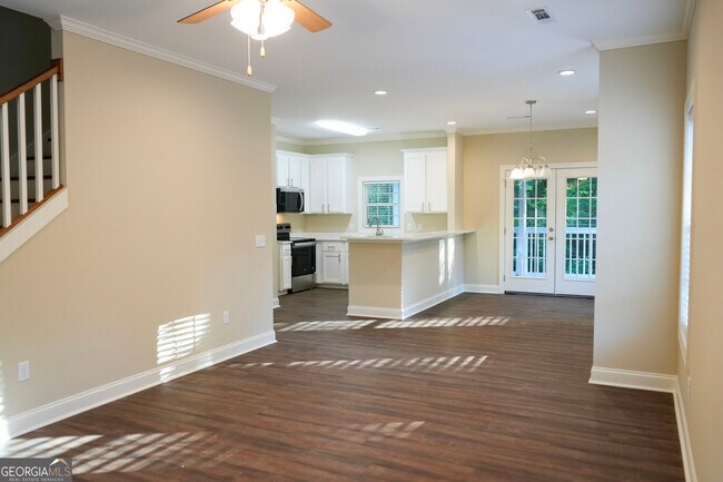 Building Photo - 118 Fox Fire Ct