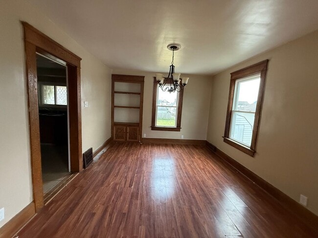 Building Photo - 3 bed 1 bath