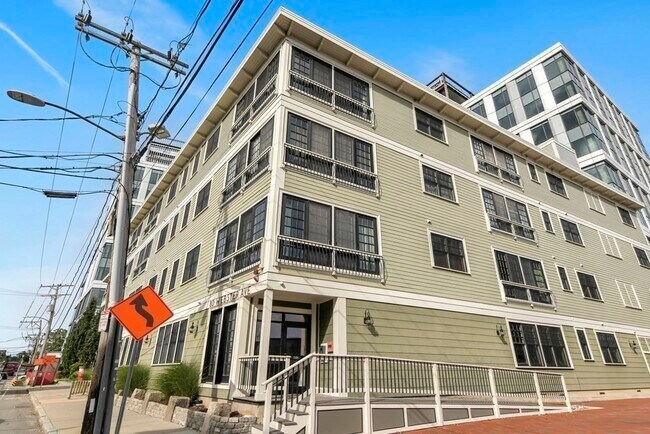 Building Photo - 80 Webster Ave