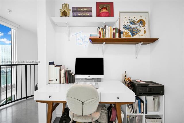 Building Photo - 300 S Biscayne Blvd