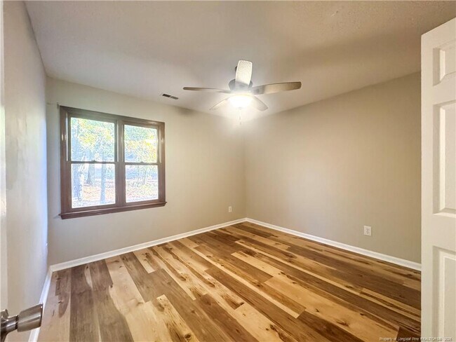 Building Photo - 527 Coronation Dr