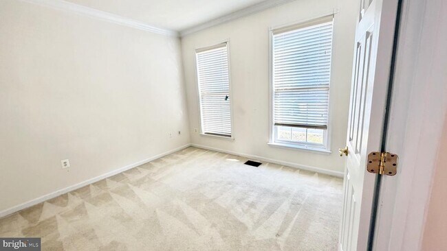 Building Photo - 3724 Renoir Terrace