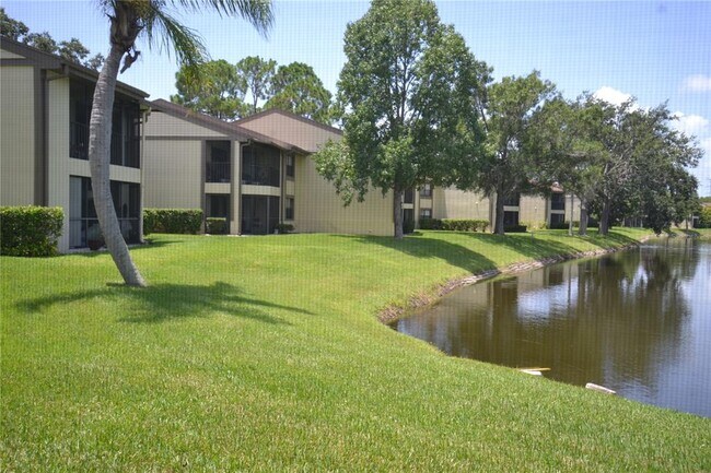 Building Photo - 209 Woodlake Wynde