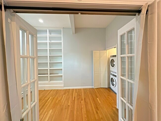 Building Photo - 11 Appleton St