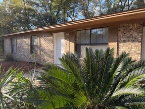 Building Photo - Updated 3BR/2BA Near Parks, Golf, Shopping, and the St. Marks Trail