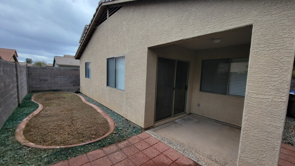 Building Photo - 818 E Monteleone St