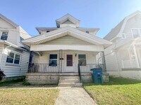 Building Photo - Three bedroom home available for move in. ...
