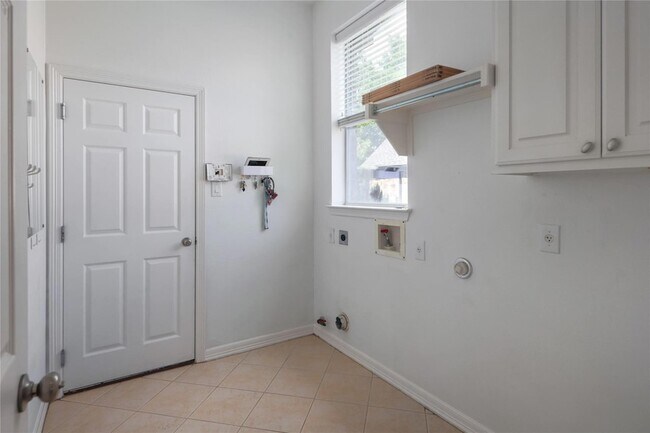Building Photo - 2279 Fernspring Dr