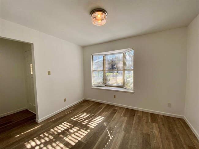 Building Photo - 5502 Longhorn Landing