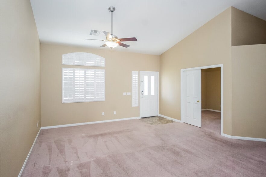 Building Photo - 245 Amber Light Ct