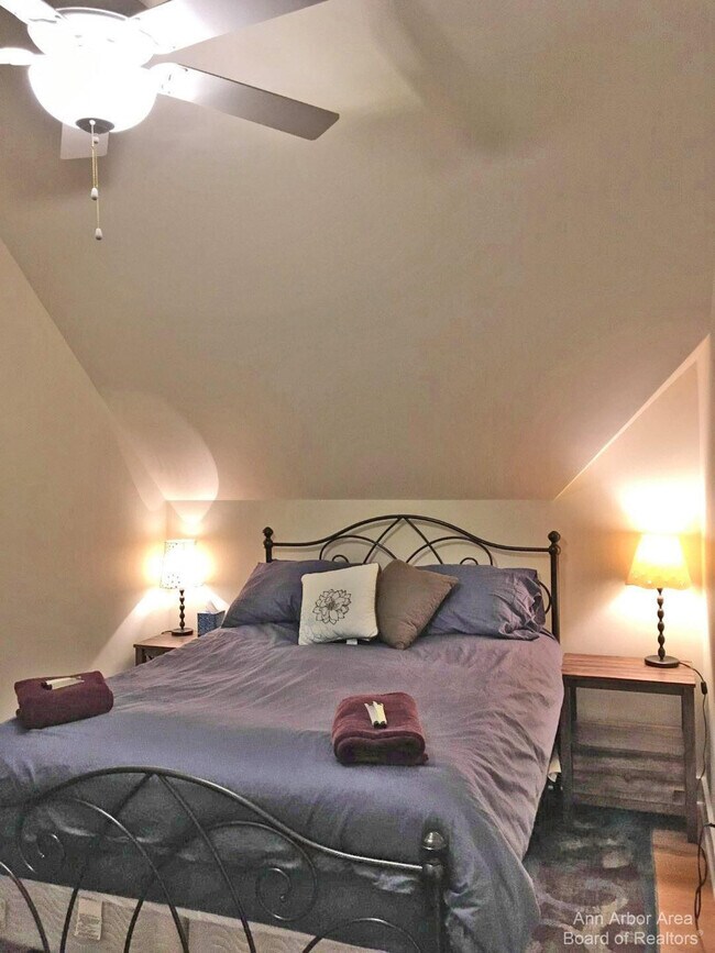 Building Photo - 438 3rd St