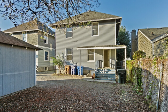 Building Photo - 921 S Sprague Ave