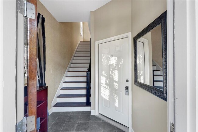 Building Photo - 305 Jackson St N