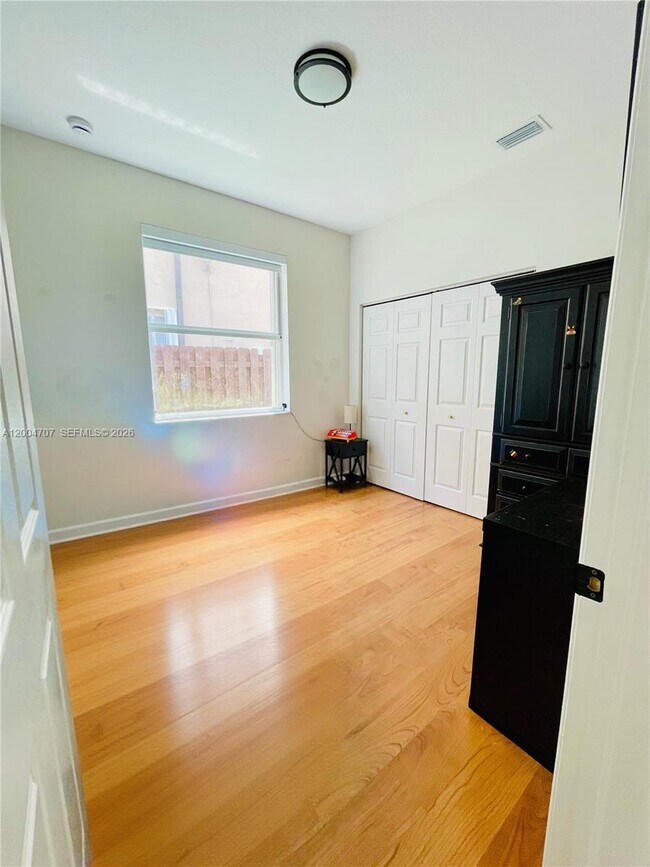 Building Photo - 4006 NE 20th St