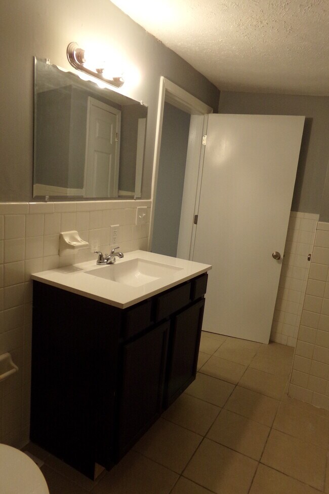 Building Photo - 229 E Southern Heights Ave