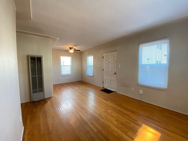 Building Photo - LARGE PRIVATE EXCLUSIVE PATIO! EXCLUSIVE U...