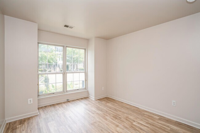 Building Photo - 16 Cypress St