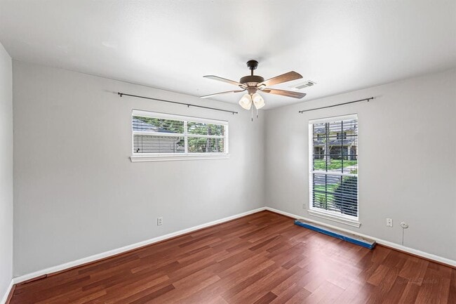 Building Photo - 614 Val Lena Dr