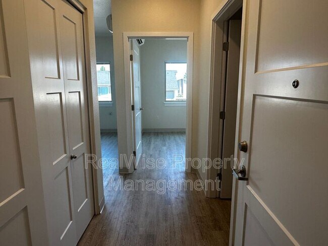 Building Photo - 1935 Table Rock Rd